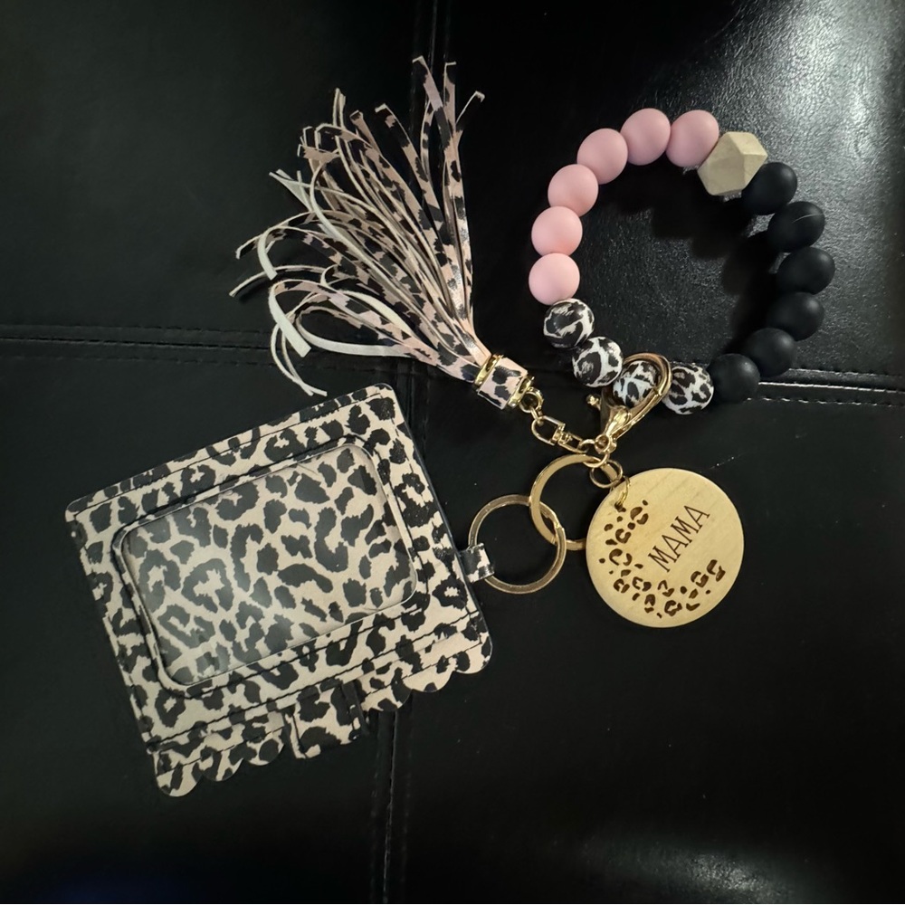 Wristlet for keys and cards. Mama tag.